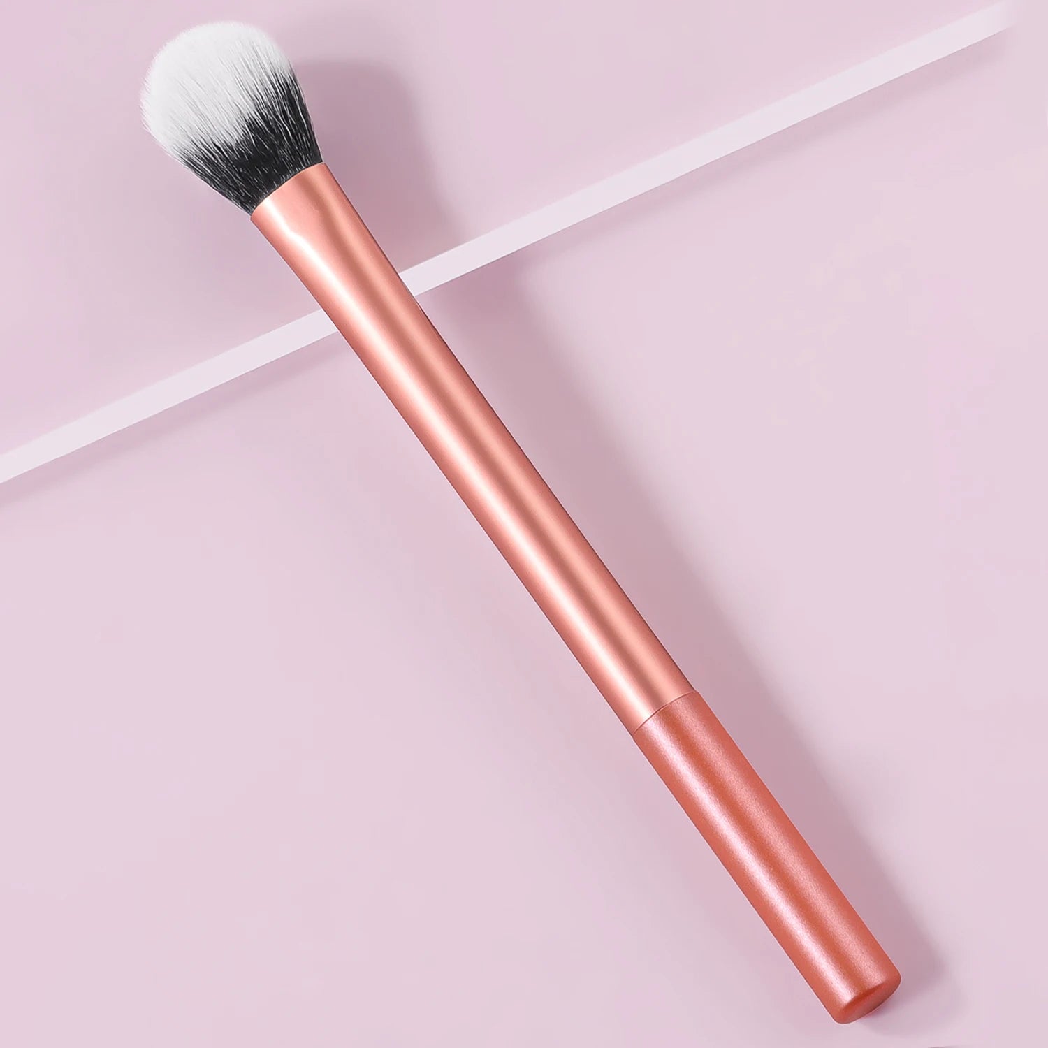 Single portable sloped eye shadow makeup brush beauty tool