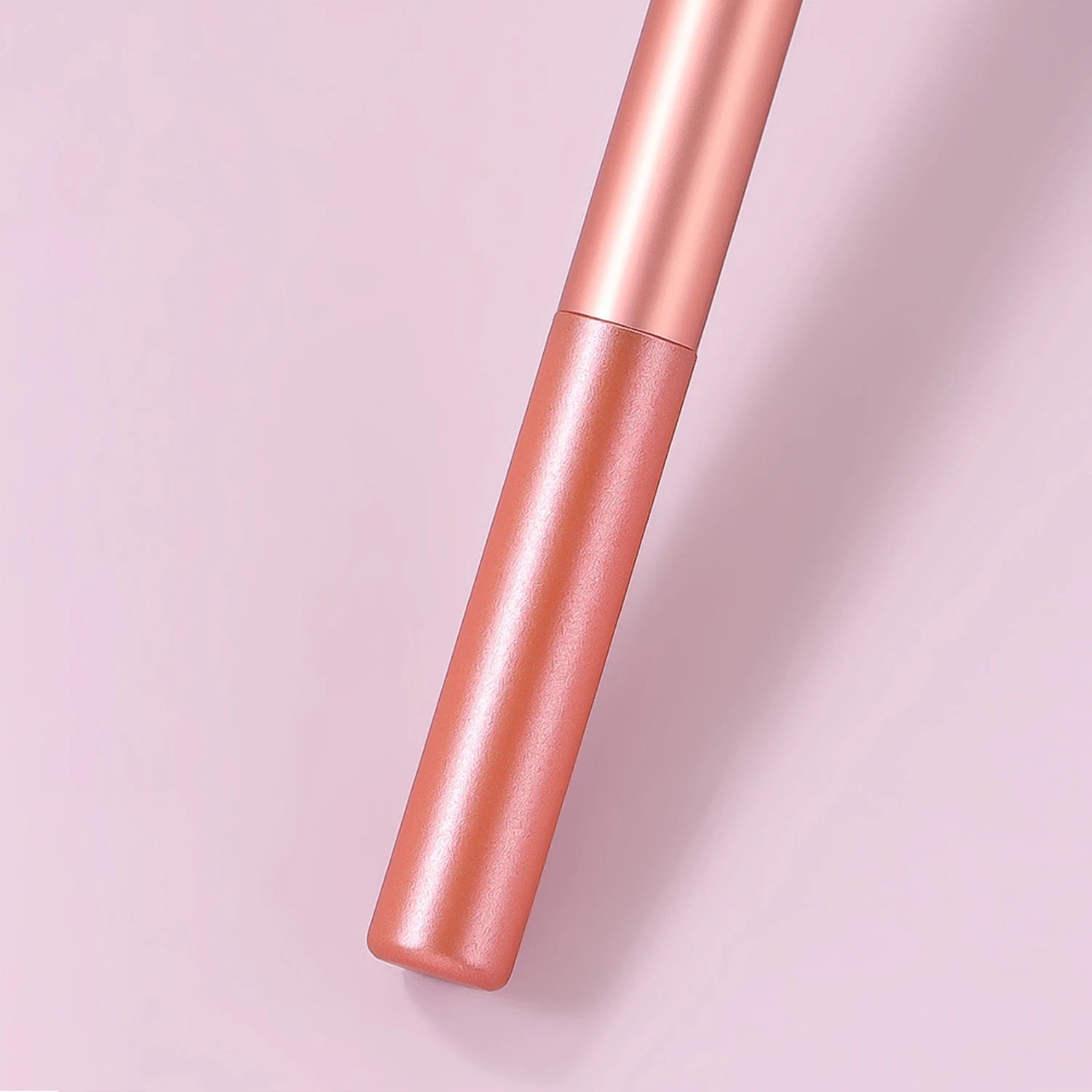 Single portable sloped eye shadow makeup brush beauty tool